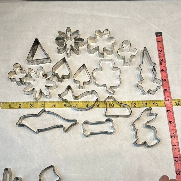 Vtg SET Aluminum Cookie Cutter Metal Fish Dolphin Whale Clown Rabbit Flower Clov - Picture 7 of 7
